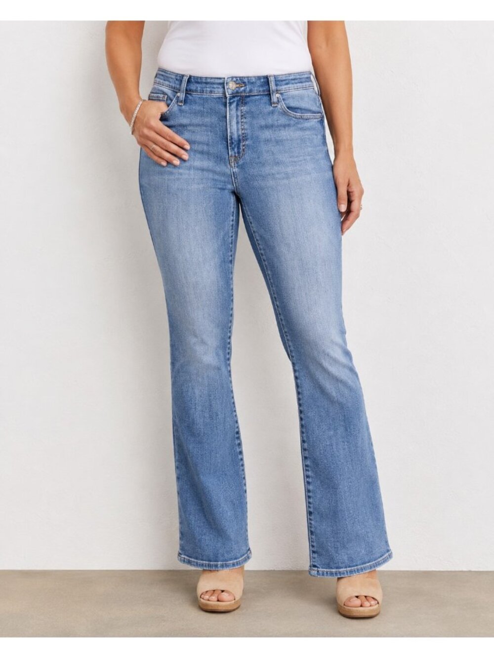 Chico's So Slimming Girlfriend Flare Jeans 2.5R US 14R Blue Stretch Denim